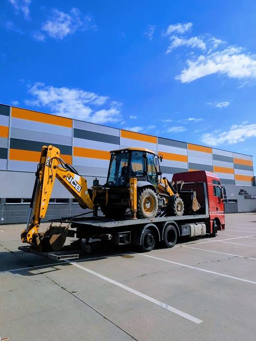 Preprava traktorbagra JCB